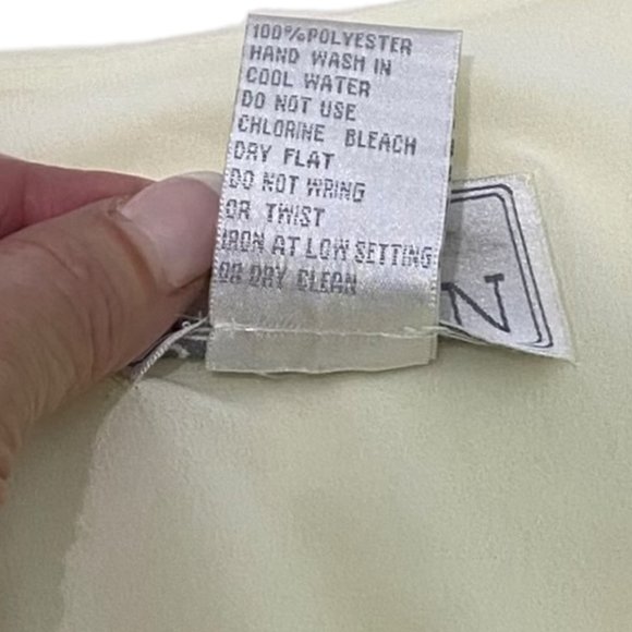 (4-128) Jordan Beige Tank Top With Ruffles on the Front Side Zipper - Picture 4 of 12